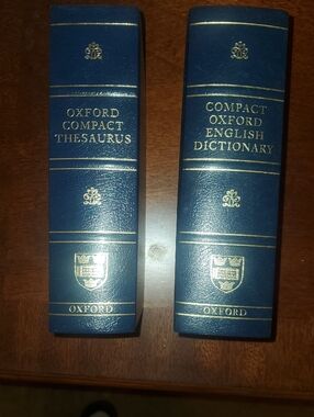 Oxford Compact Thesaurus & Dictionary - Deep Blue with Gold Accents